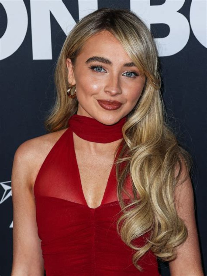 Dabrina Carpenter Height: Discovering The Dimensions Of A Rising Star
