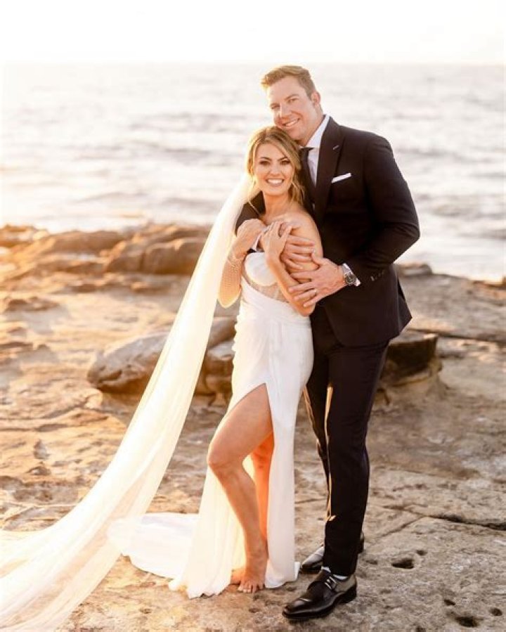 Does Amanda Balionis Remain Married?