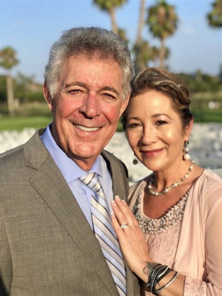 Exploring The Lives Of Barry Williams And Elizabeth Kennedy