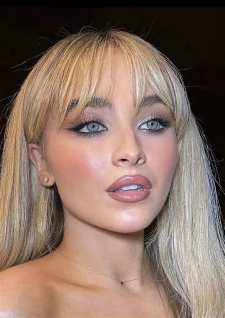 Sabrina Carpenter's Eye Color: A Deep Dive Into Her Unique Beauty